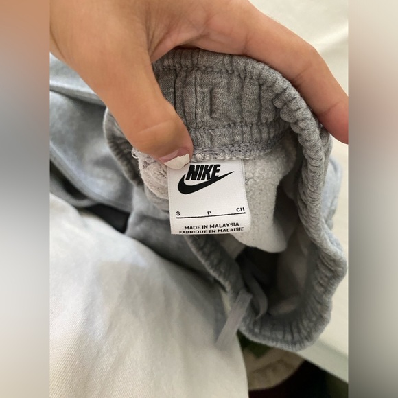 Nike Sweatpants - Picture 4 of 4